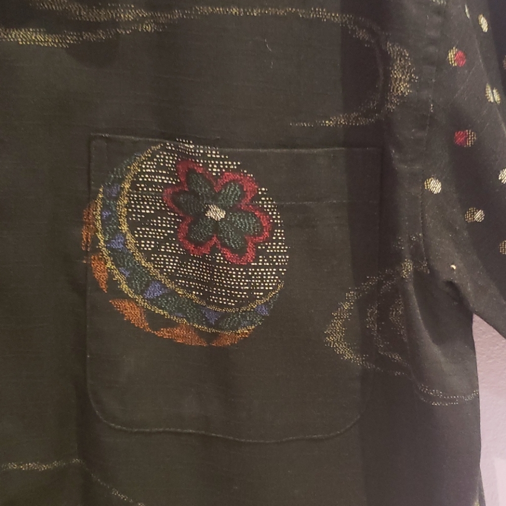 Japanese Temari Collared Button-Down Linen Shirt - Picture 8 of 9